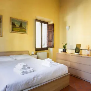 cozy-classic-italian-house-in-santa-croce.it-tuscanyhotel.com/